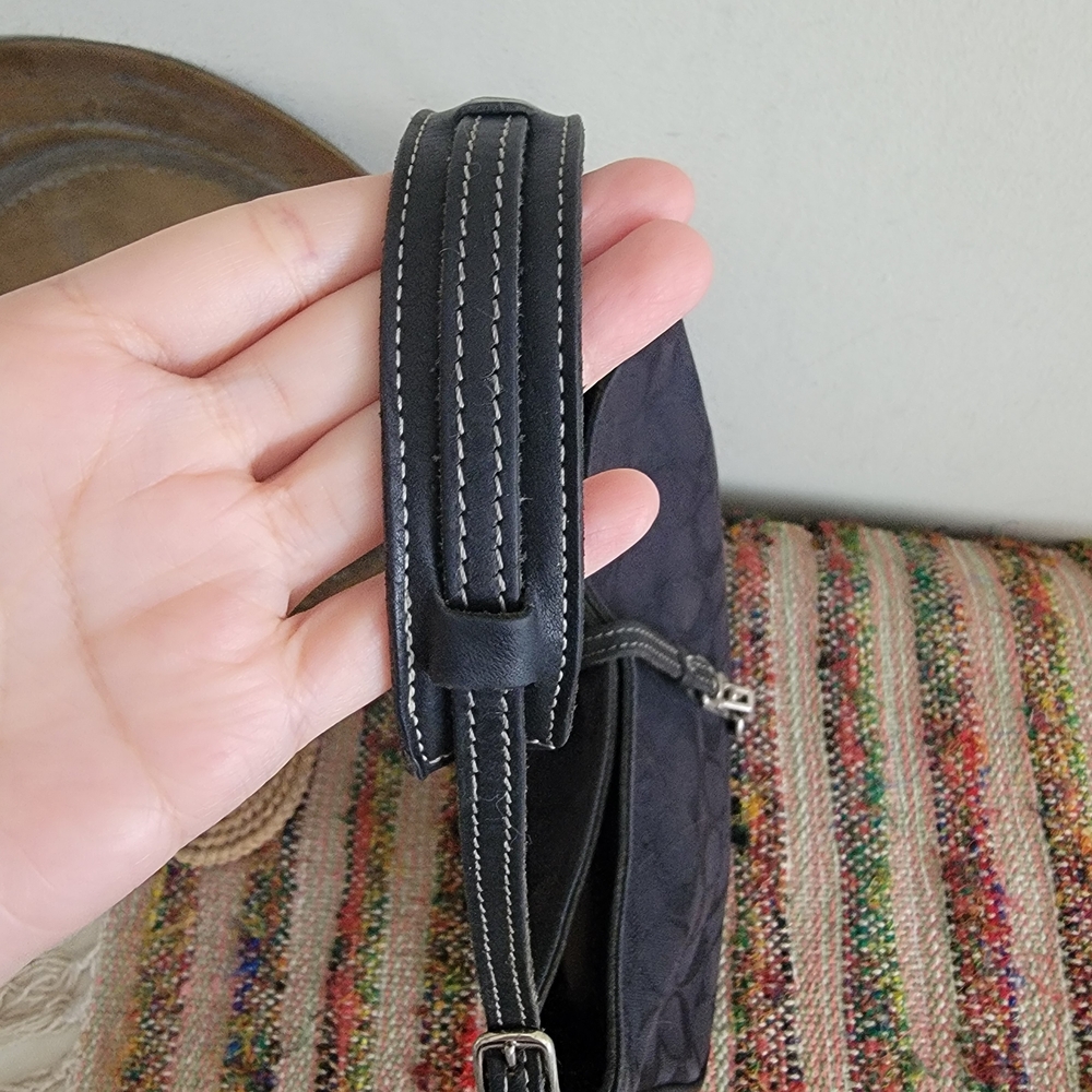 Coach Small Black Shoulder Bag - Picture 9 of 10